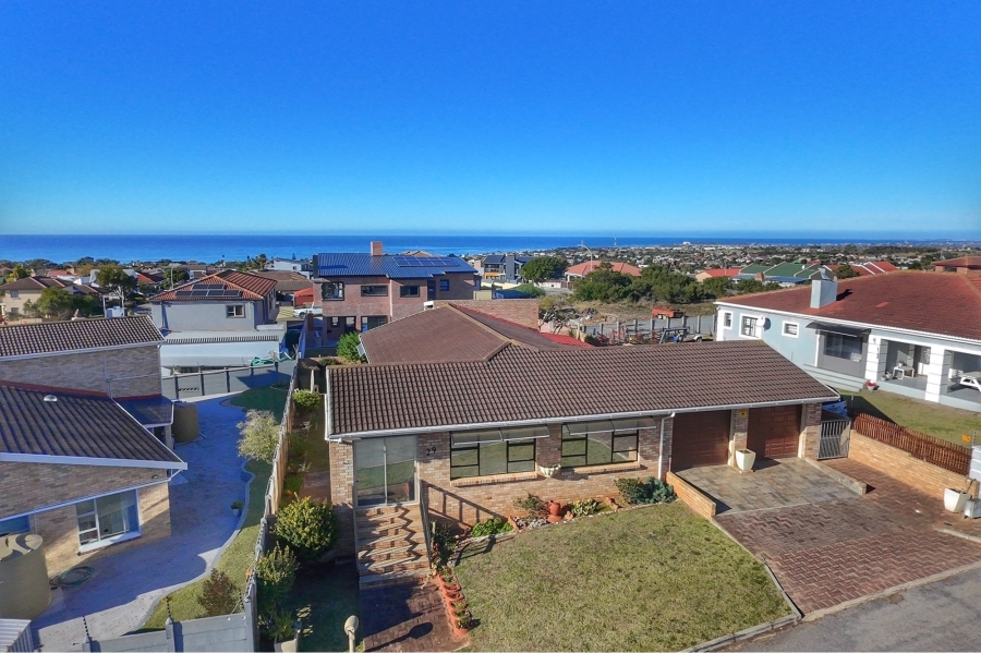 3 Bedroom Property for Sale in Wavecrest Eastern Cape